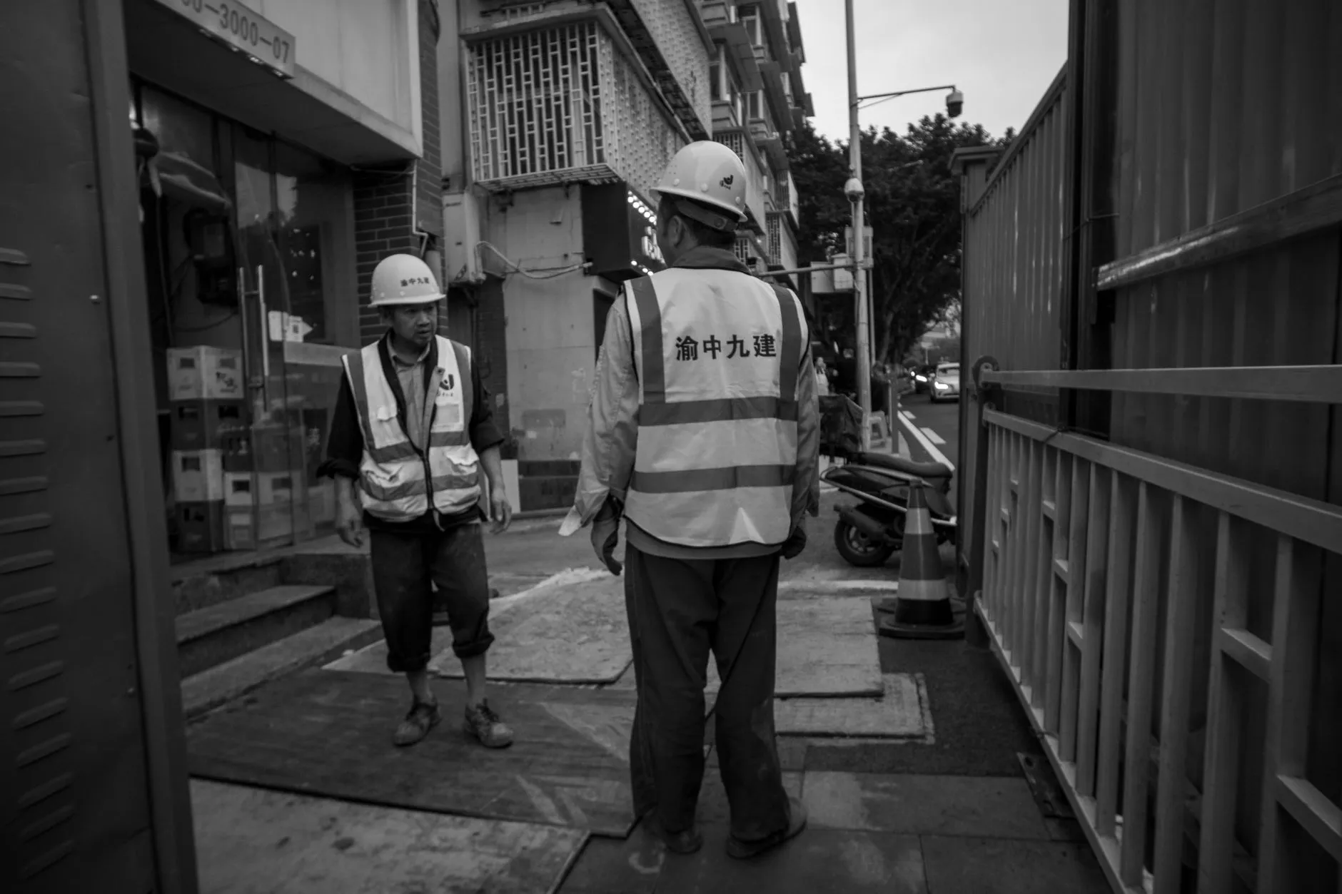 银川鲁林芸皓科技：温控器与压力表在暖通系统中的应用选型指南